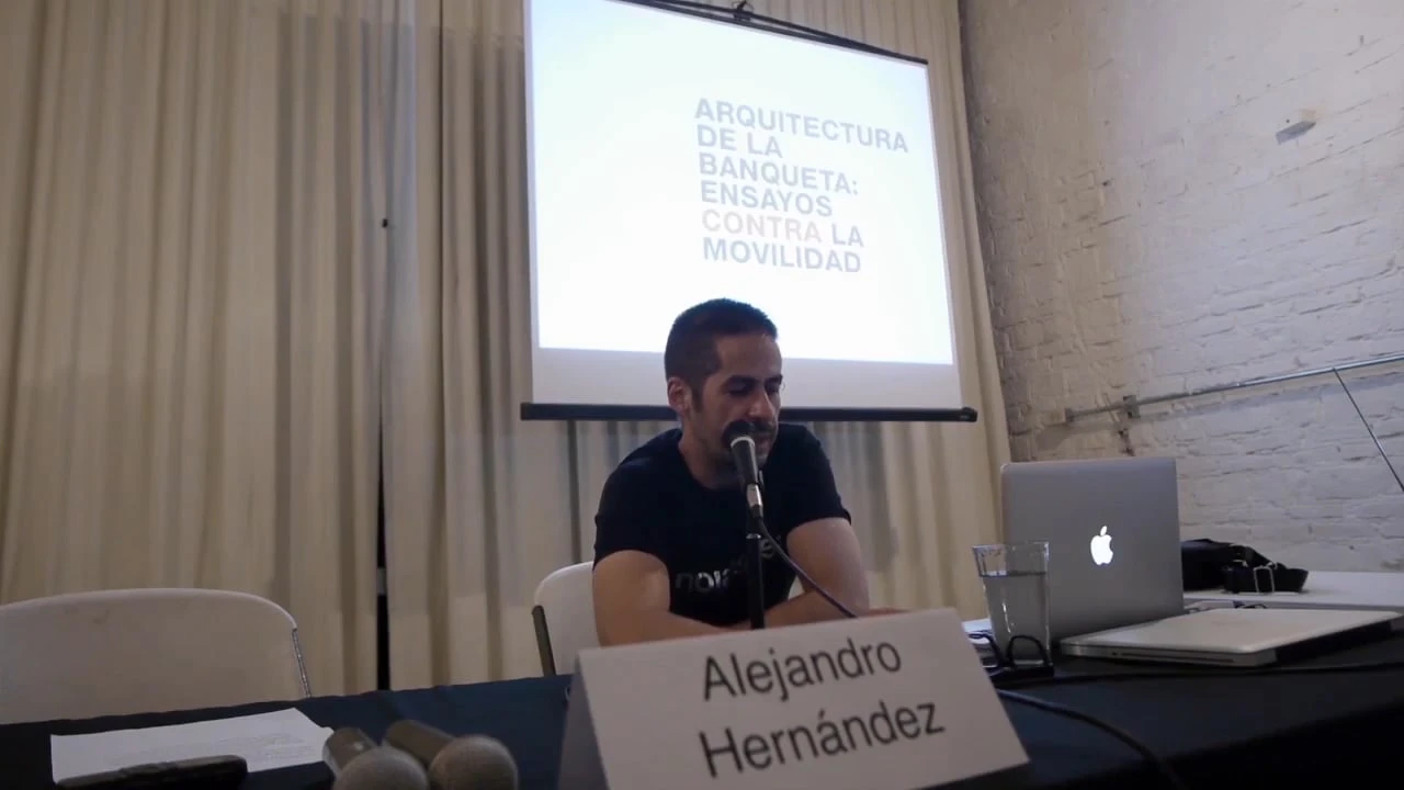 La arquitectura de la banqueta: ensayos contra la movilidad | Alejandro Hernández